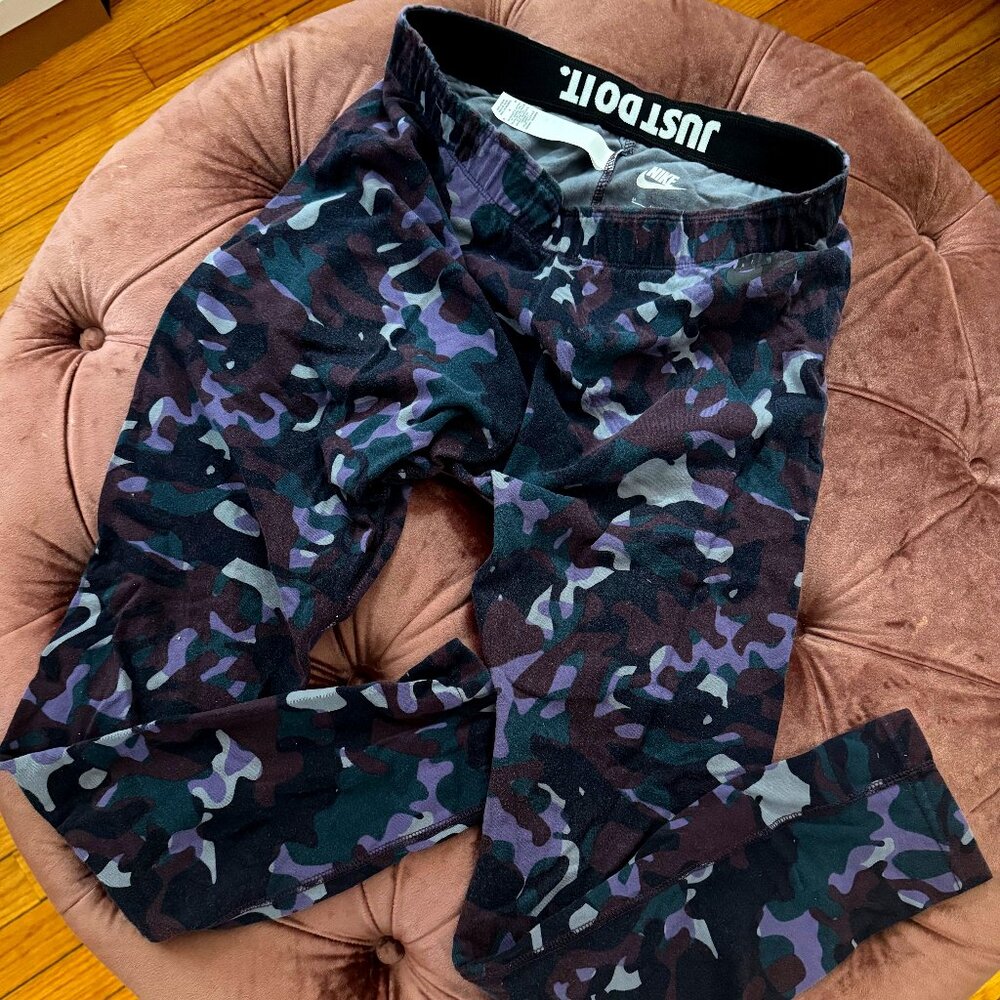 NIKE - WOMENS- COTTON LEGGINGS- PURPLE CAMO PRINT (matching set in closet)
